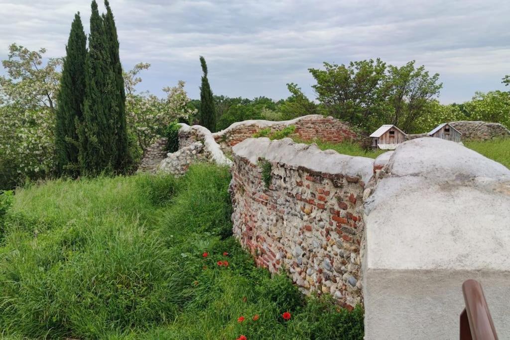 Sous Le Chateau Montaut  Exterior photo